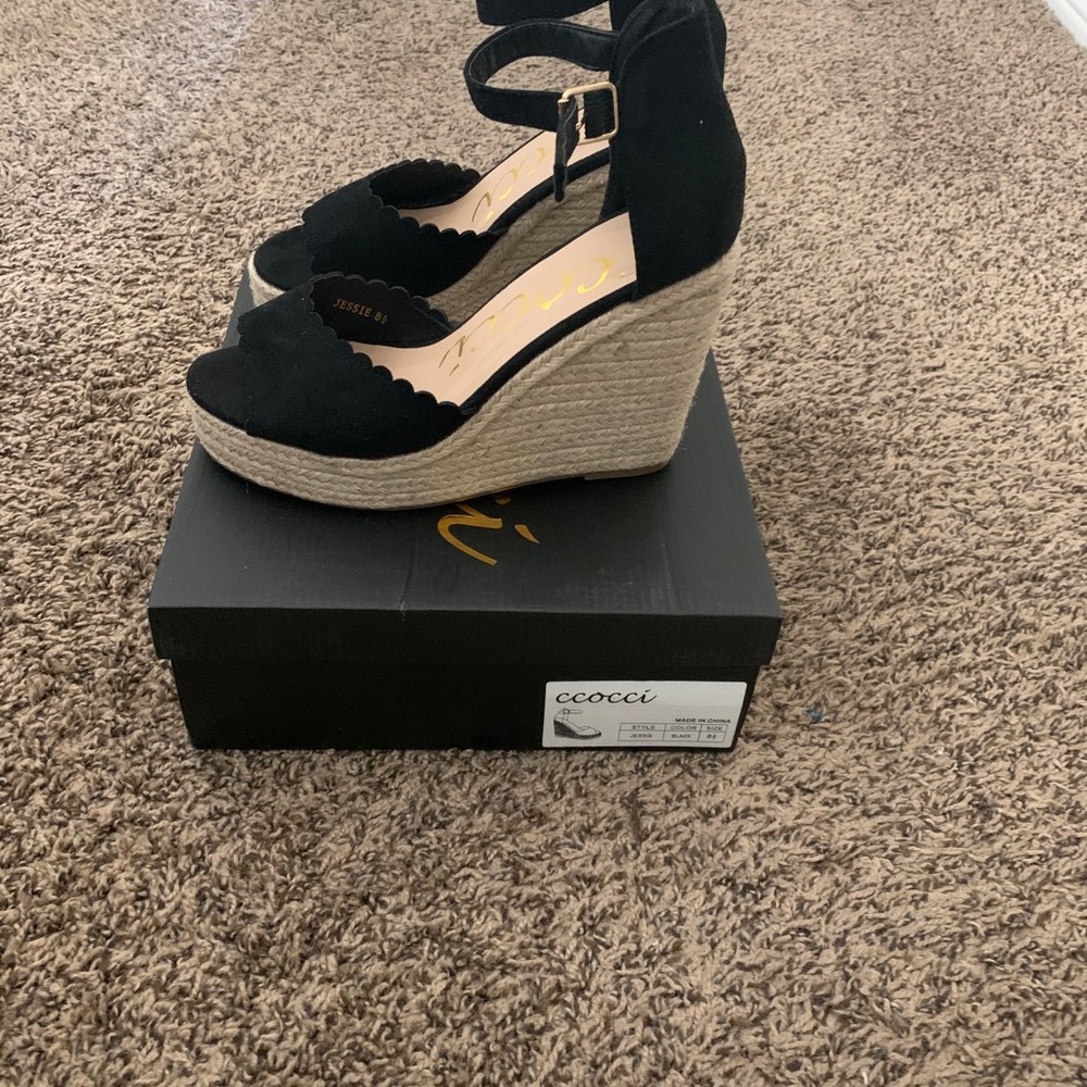Black wedges never worn